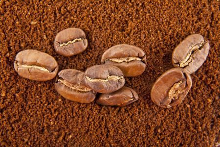 谷物和地面咖啡作为背景