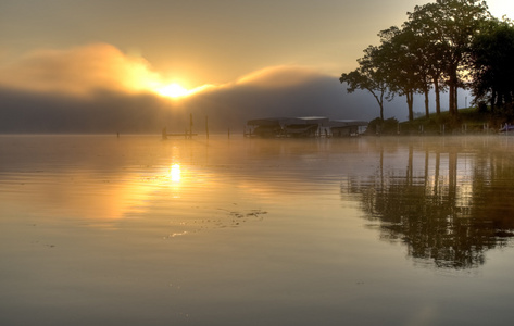 秋波吉湖日出HDR