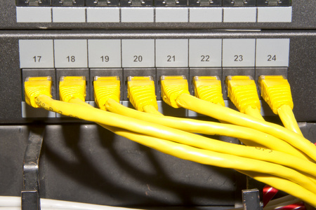黄色网络电缆