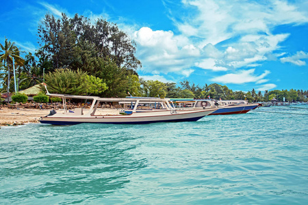 传统的小船，在印度尼西亚，亚洲侬海滩上