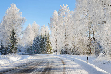 冬季仙境 snowcovered 林道