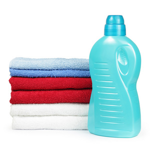 毛巾和液体洗衣液图片