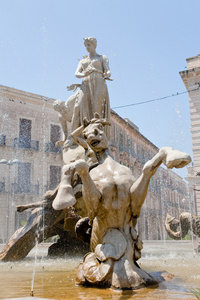 锡拉库塞阿基米德广场喷泉图片