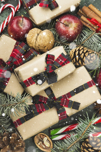 圣诞节礼品盒和节日的各种属性图片