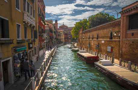 美丽的全景运河在威尼斯, 意大利