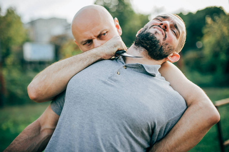 刀威胁.kapap 讲师演示自卫刀 t照片