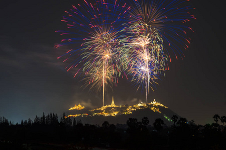 烟花在山在节日