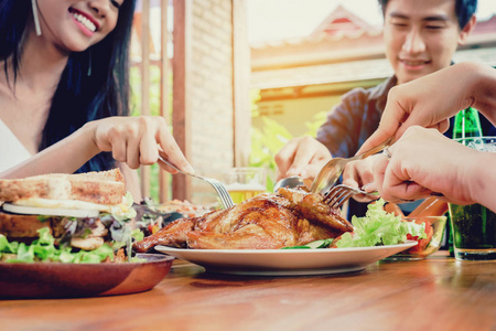 组的朋友亚洲青年党和饮食食品快乐试试