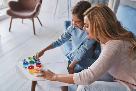 微笑兴趣爱好图片-微笑兴趣爱好素材-微笑兴趣爱好插画-摄图新视界