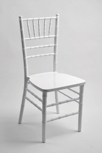 白漆木椅