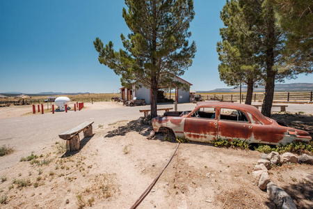 老汽车在历史路线附近66在加利福尼亚, 美国