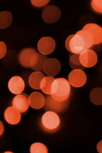 抽象模糊的红色闪闪发光的灯泡背景灯。模糊圣诞节壁纸装饰概念