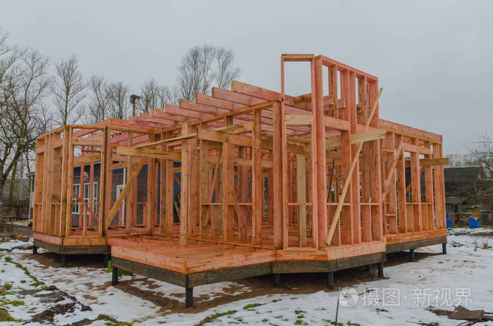 框架基础上的木质房屋建设