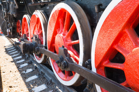 蒸汽火车钢红色轮子