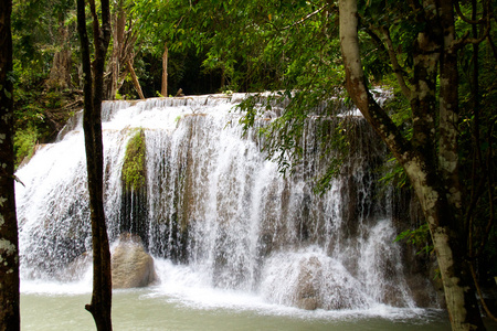 伊拉瓦瀑布坎查纳布里泰国