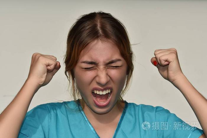 年轻女性护士与压力