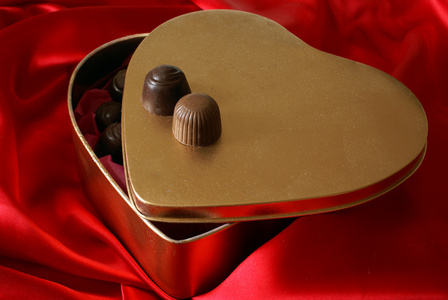 巧克力 chocolate的名词复数  巧克力糖