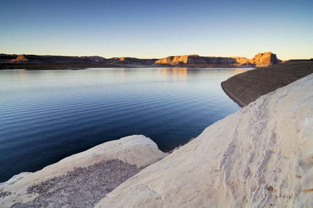 鲍威尔湖岸边的砂岩岩石, 美国亚利桑那州, 北美洲