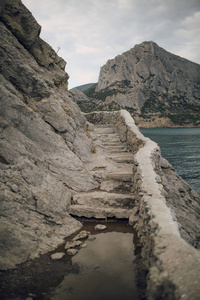 美丽的海景和小路