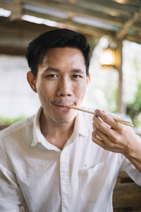 男性亚洲吃米