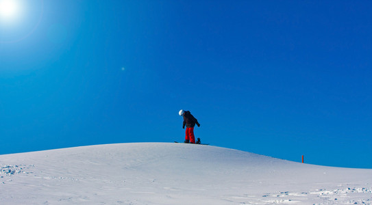 滑雪snowboard的现在分词 