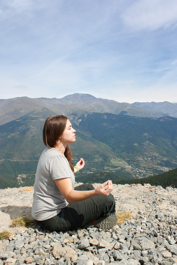 深思沉思冥想meditate的现在分词内心策划考虑