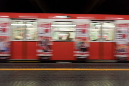 地铁列车运动模糊效应图片