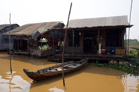 柬埔寨 Sangker 河上的浮动房屋