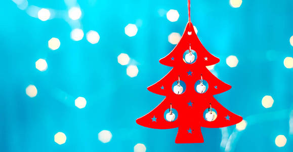 圣诞贺卡与圣诞装饰在波光粼粼的蓝色背景