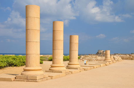凯撒利亚的柱子。