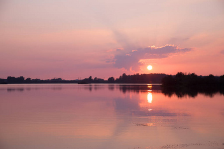 粉红色夕阳图片