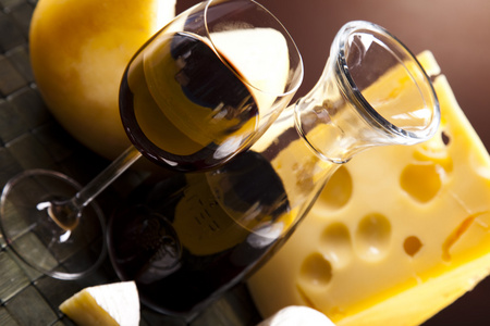 有奶酪和葡萄酒的平静生活