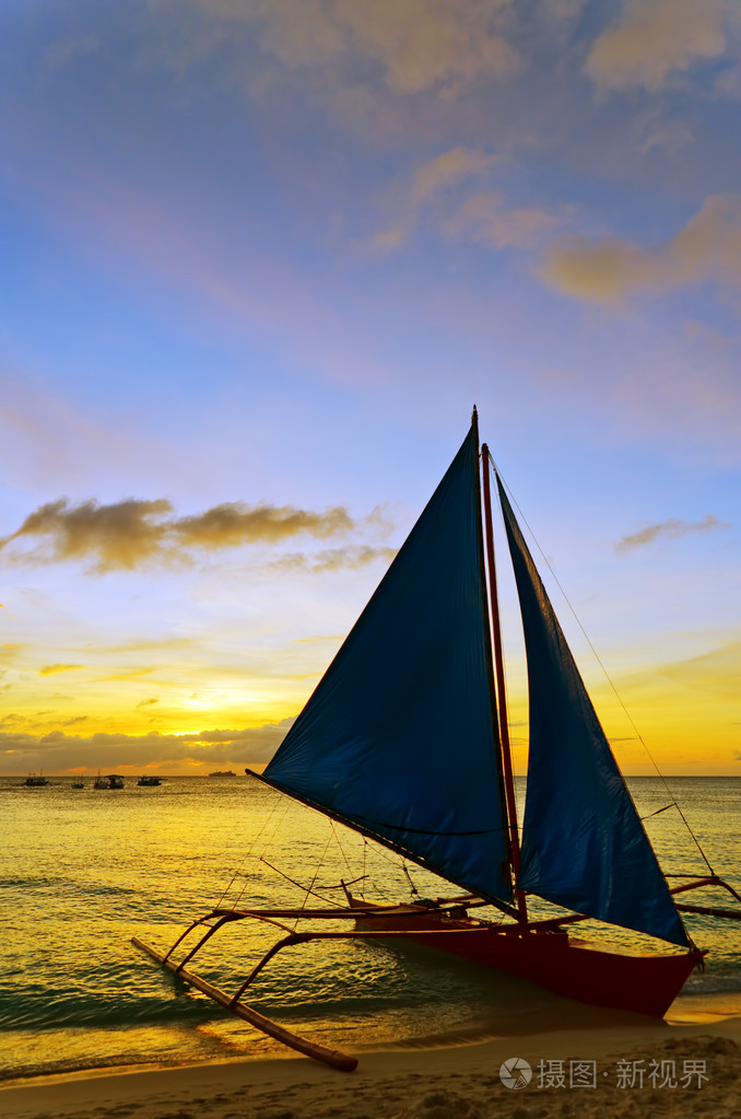 航行 起航 驾驶帆船