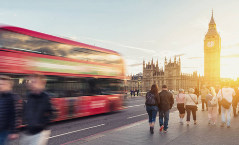 在伦敦日落时, 大本与红色巴士的看法。网站和杂志布局的理想选择