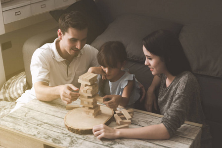 家庭娱乐时间概念照片