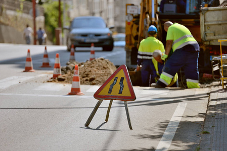 城市街道的道路工程图片