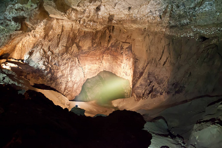 阿陀斯山溶洞图片