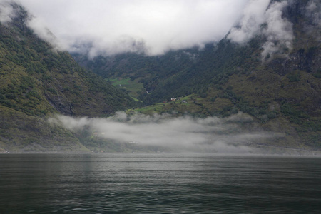 Naeroyfjord 和 Aurlandsfjord