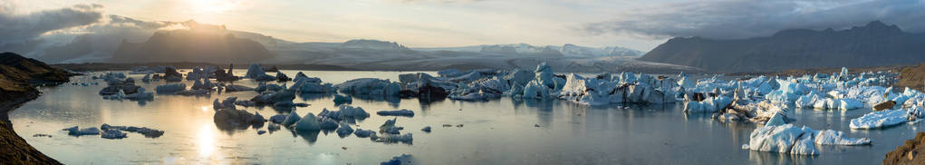 冰岛，Jokulsarlon 泻湖全景 冰岛冰川湖湾美丽冷景观图片