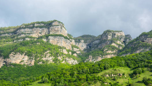 俄罗斯高加索山脉的 Baksan 峡谷