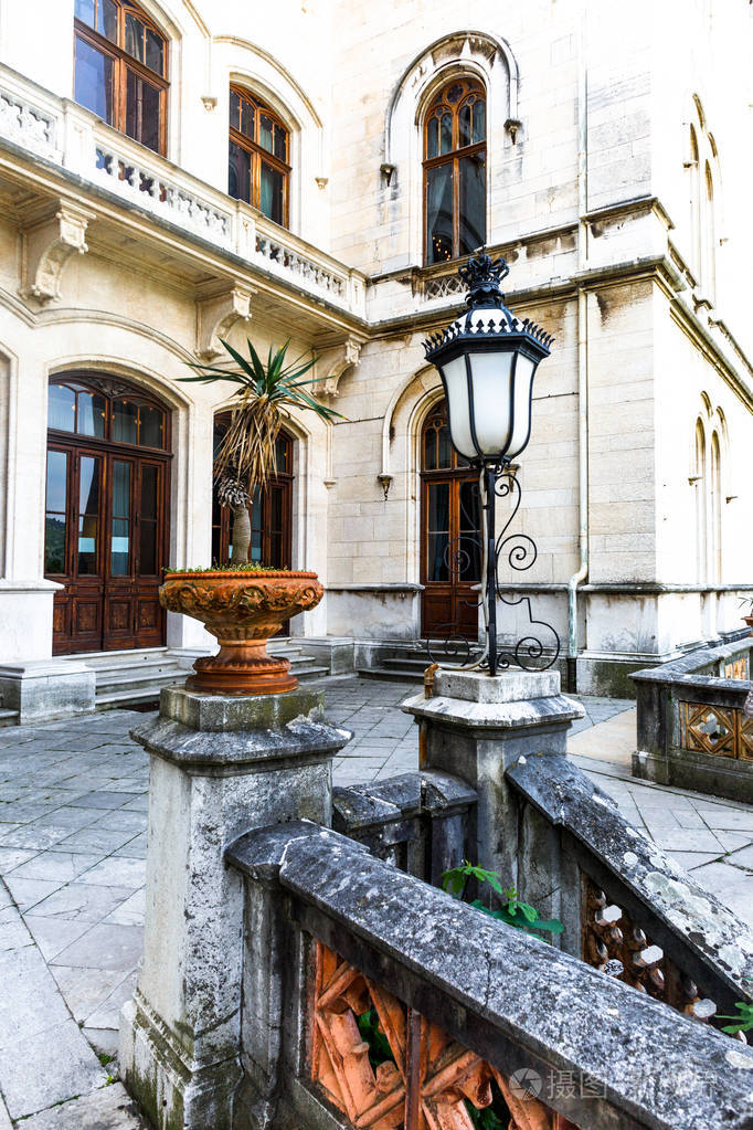 在意大利的里雅斯特的米拉马雷城堡的庭院照片-正版商用图片03ovyv-摄