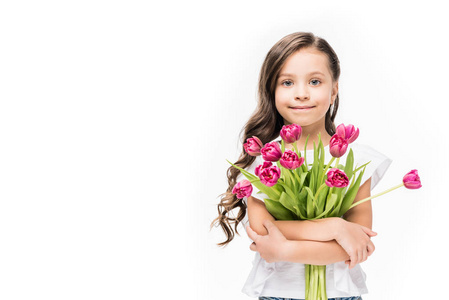 逗人喜爱的微笑的孩子的画像在白色的手被隔绝的花束, 母亲节概念