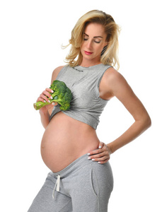 美丽的孕妇大肚皮抱着花椰菜怀孕孕产妇期望健康饮食