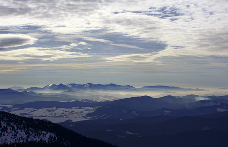 冬天的群山