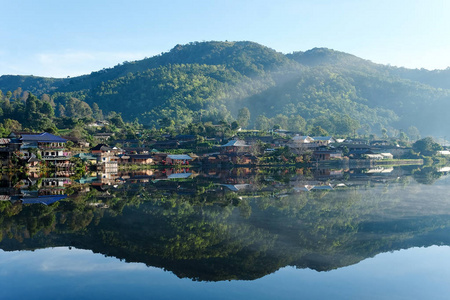 泰国湄港圣子泰村的日出场景