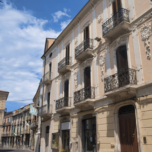 Sulmona 意大利, 历史宫殿