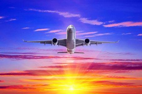 飞机起飞的背景下, 傍晚日落射线照片