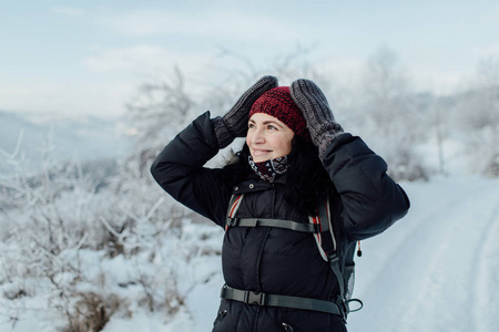 Frau genieen winter