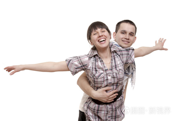 男人抱着幸福的年轻女人