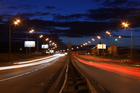 夜间公路